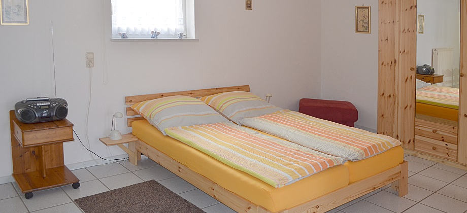 Schlafbereich mit Doppelbett